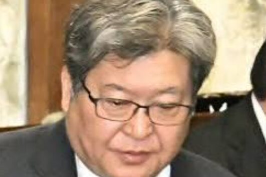 萩生田光一 
